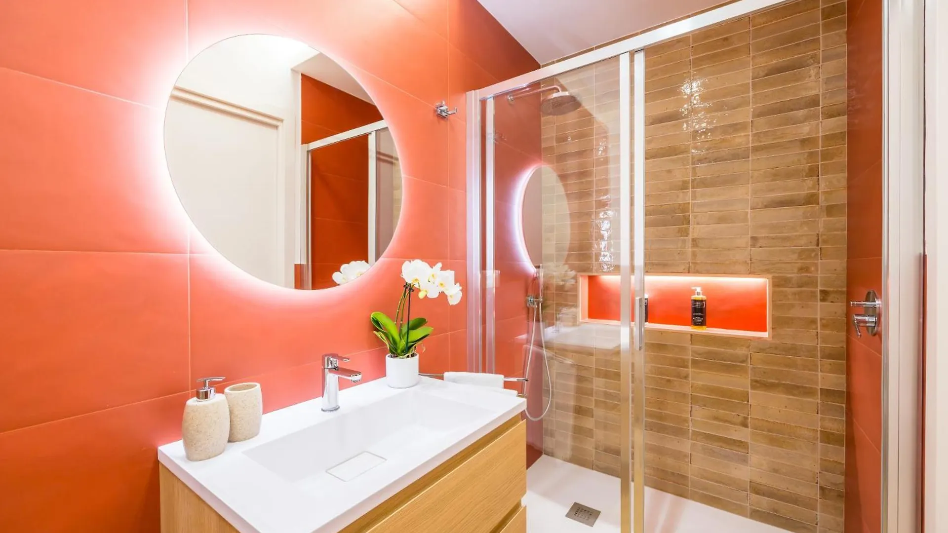 New Apt In The Heart Of Naples-Attwenty-One Coral