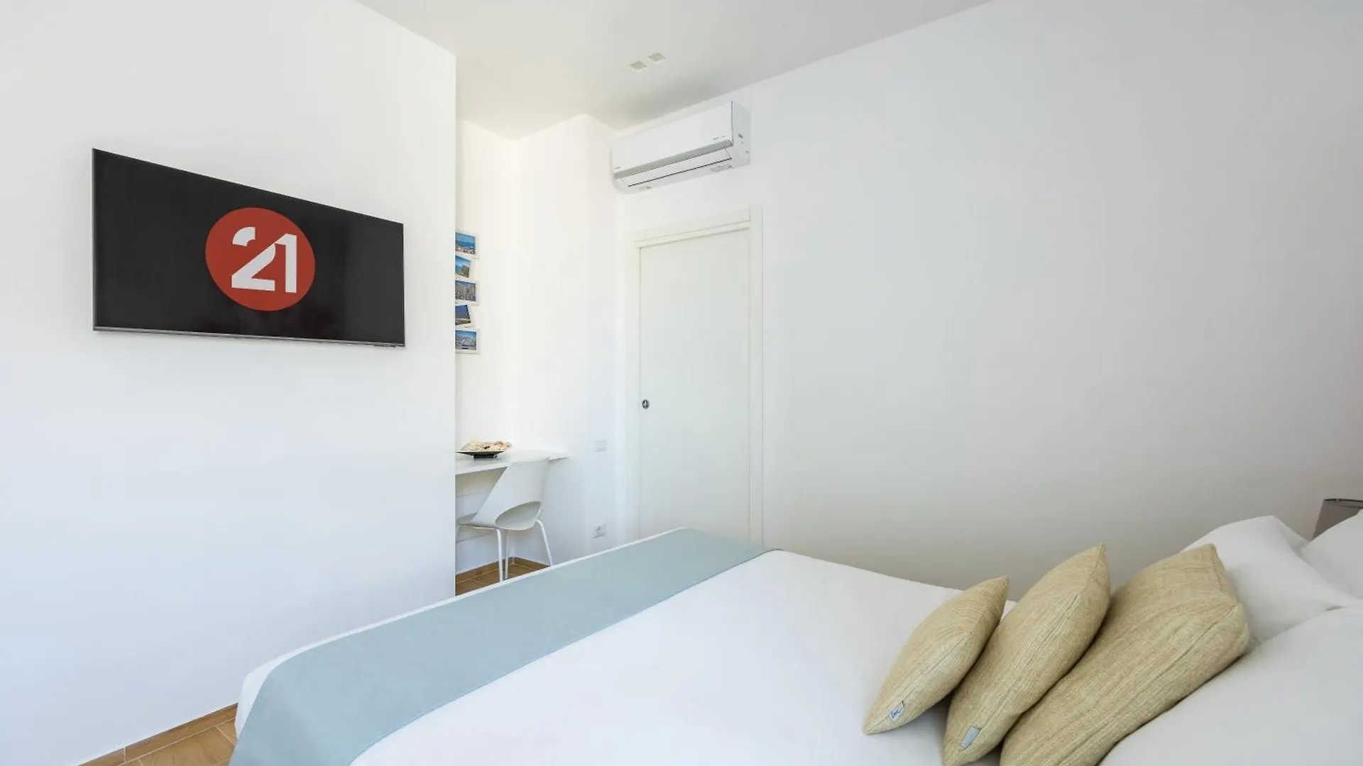 Apartment New Apt In The Heart Of Naples-Attwenty-One Coral