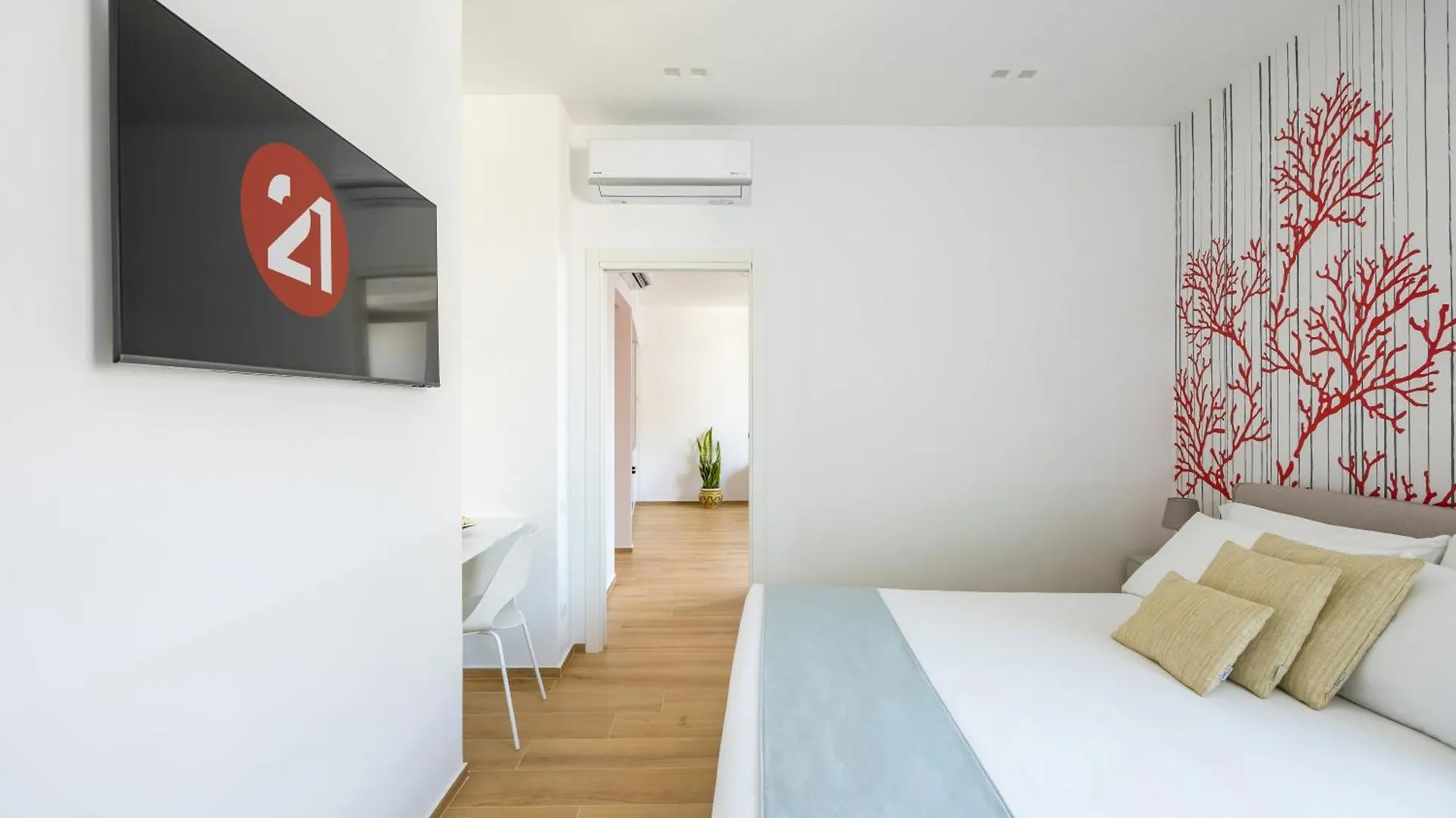 New Apt In The Heart Of Naples-Attwenty-One Coral 0*, Naples